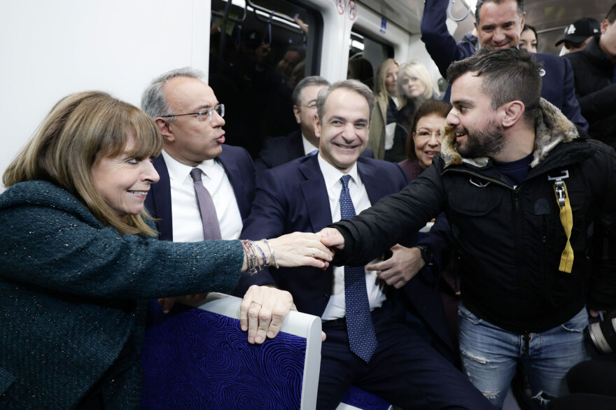 Βίντεο: Η πρώτη βόλτα του μετρό Θεσσαλονίκης με επιβάτη τον πρωθυπουργό - Να το χαρείτε, είπε στον κόσμο 