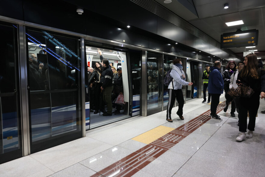 Μετρό Θεσσαλονίκης: Έμεινε ανοιχτό μέχρι τις 02:00 τα ξημερώματα, λόγω κοσμοσυρροής