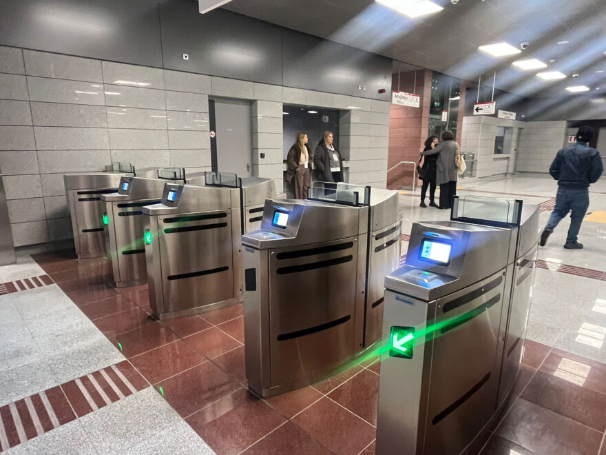 Μετρό Θεσσαλονίκης: Έμεινε ανοιχτό μέχρι τις 02:00 τα ξημερώματα, λόγω κοσμοσυρροής