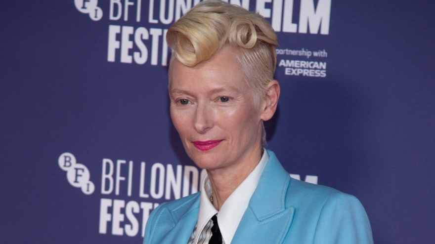 O Ρέιφ Φάινς αποκάλυψε ποια ηθοποιός θα ήθελε να υποδυθεί τον Βόλντεμορτ στη νέα σειρά Χάρι Πότερ