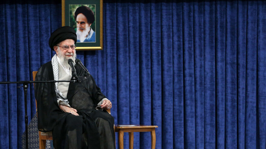 Το ρίσκο του Τραμπ: Πόσο εφικτή είναι μια αλλαγή καθεστώτος στο Ιράν; Σενάρια διάλυσης του κράτους, στρατιωτικής εξουσίας και κούρσας για πυρηνικά