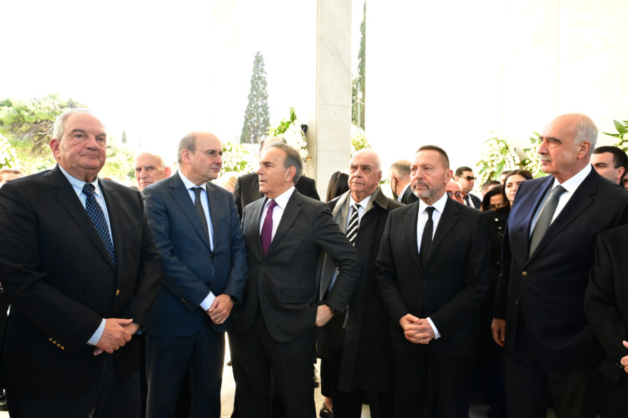 Άννα Ψαρούδα-Μπενάκη: Συγκίνηση και χειροκροτήματα στο τελευταίο αντίο, δείτε βίντεο και φωτογραφίες
