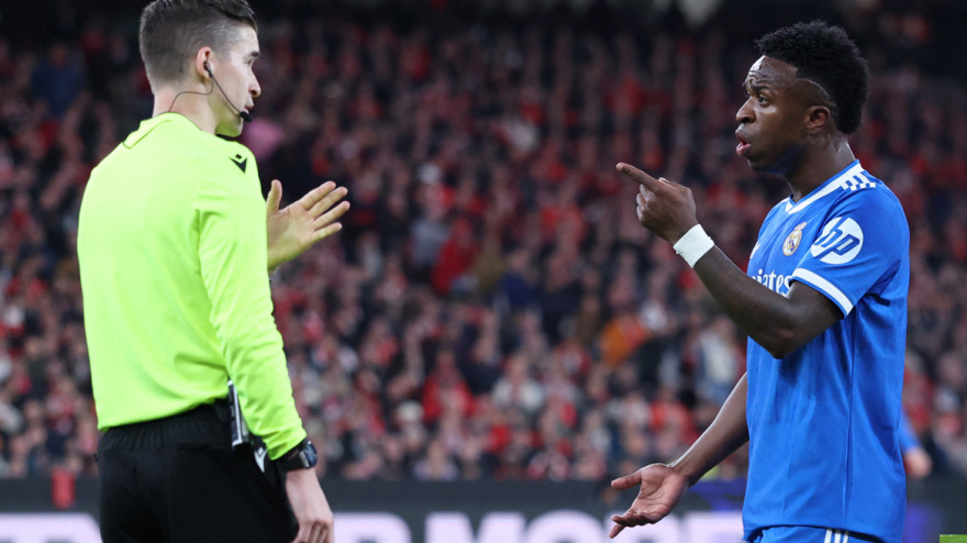 Επεισοδιακό το Μπενφίκα-Ρεάλ: Ο Βινίσιους σκόραρε, πανηγύρισε έντονα και κατήγγειλε ρατσιστική επίθεση - Σύρραξη μεταξύ των παικτών, δείτε βίντεο