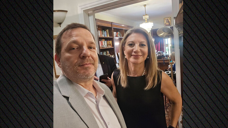 Συλλογή υπογραφών στο κόμμα Καρυστιανού με τον Αυγερινό και τον πρόεδρο της κοινότητας Αγίας Πετρούπολης, δείτε βίντεο