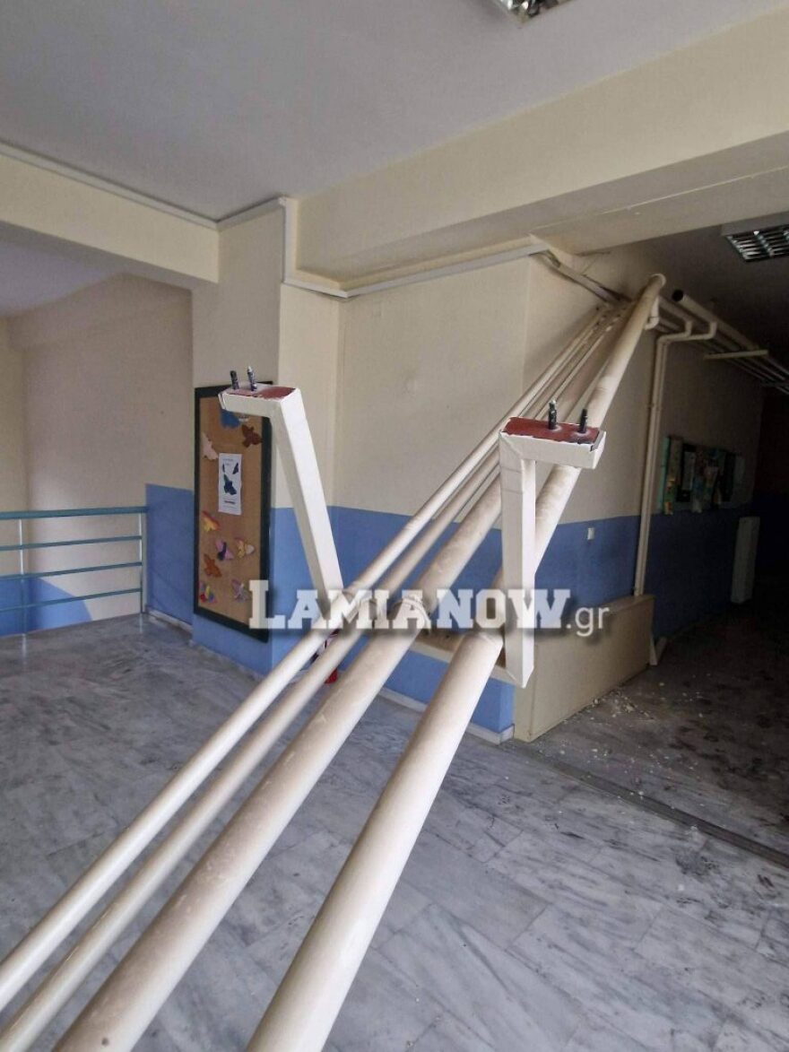 Στυλίδα: «Έβρεξε» σωλήνες και σοβάδες σε δημοτικό σχολείο