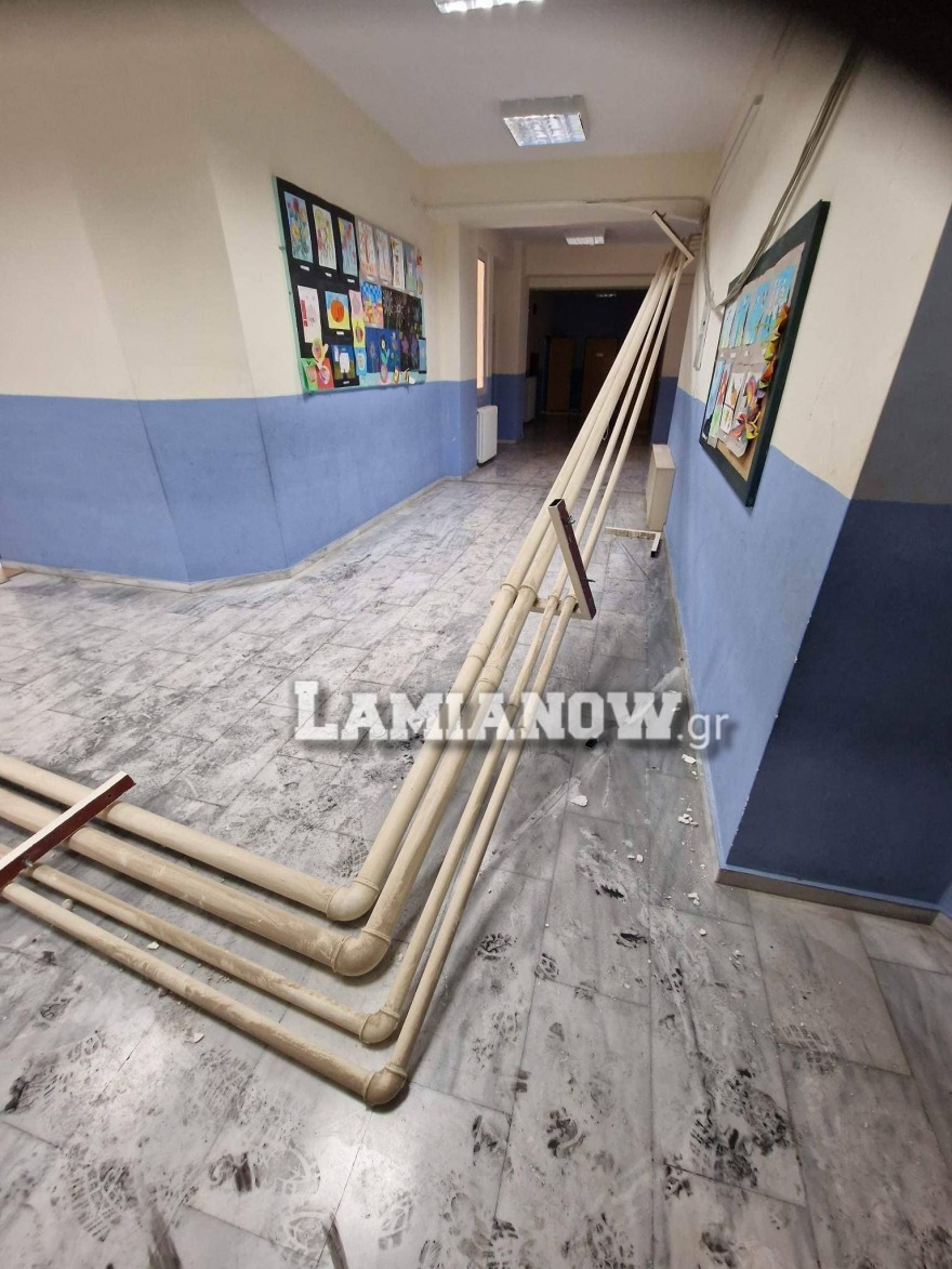 Στυλίδα: «Έβρεξε» σωλήνες και σοβάδες σε δημοτικό σχολείο