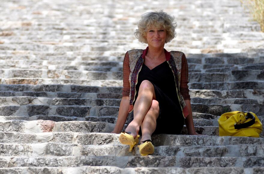 Ίγκεμποργκ Μπέουχελ: «Λατρεύω τους Έλληνες, όλοι ξέρουμε τα παιχνίδια της Τουρκίας» λέει η Ολλανδή δημοσιογράφος μετά τον σάλο