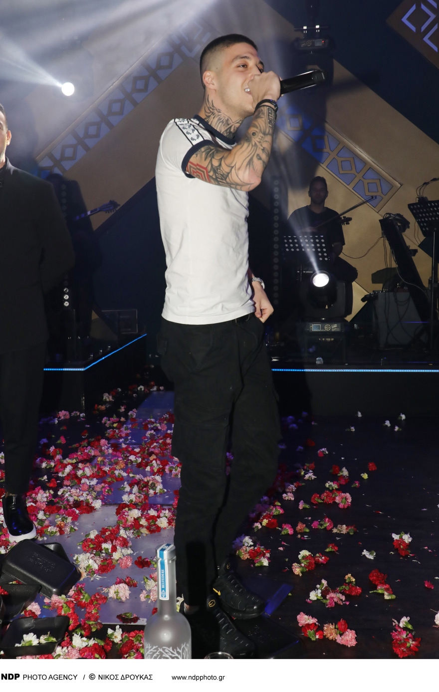  Trannos: Ο τράπερ διασκέδασε στα μπουζούκια με τη μητέρα του - Δείτε φωτογραφίες 