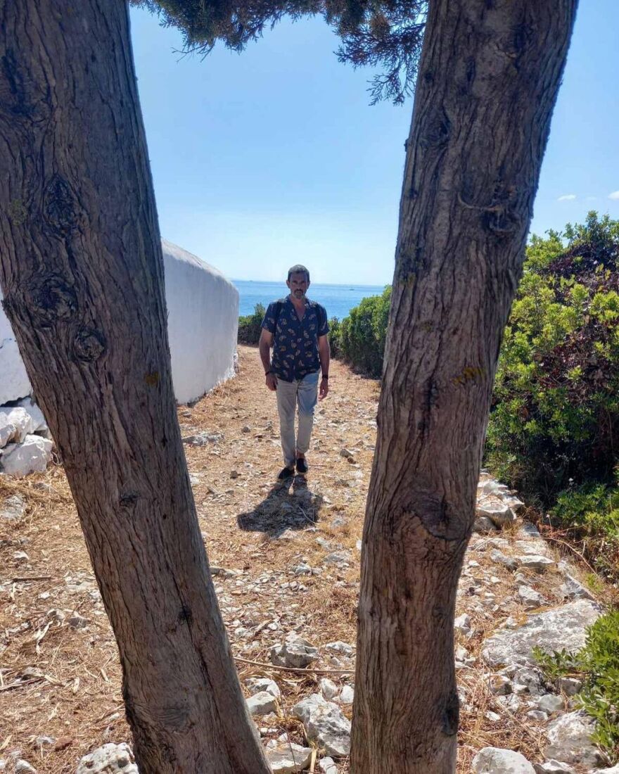 Λεωνίδας Κακούρης: Ο ηθοποιός συνάντησε τον Δημήτρη Γκοτσόπουλο στους Παξούς