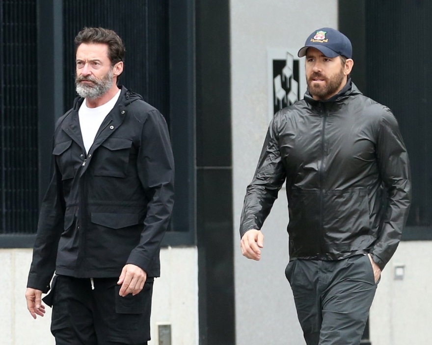 Χιου Τζάκμαν: Ο Ράιαν Ρέινολντς τον παρηγορεί μετά τον χωρισμό του από τη Ντέμπορα Λι Φέρνες