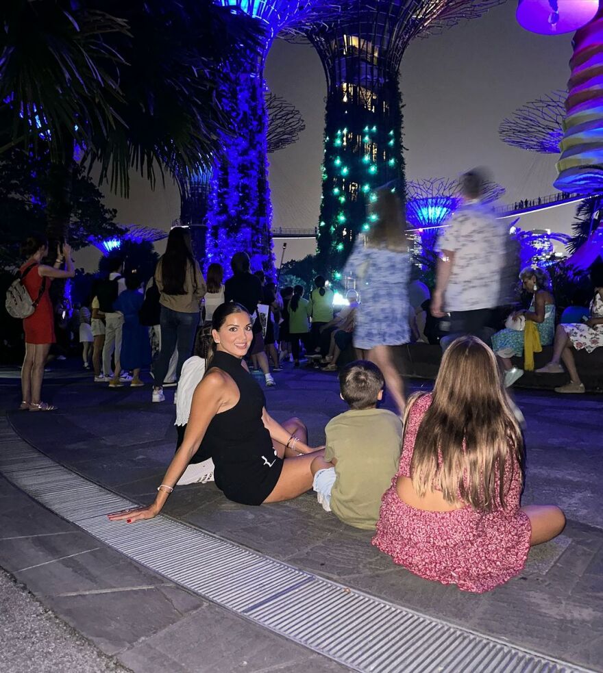 Σταματίνα Τσιμτσιλή: Ταξίδεψε στη Σιγκαπούρη με την οικογένειά της