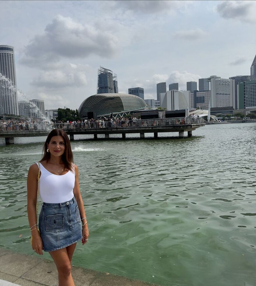 Σταματίνα Τσιμτσιλή: Ταξίδεψε στη Σιγκαπούρη με την οικογένειά της