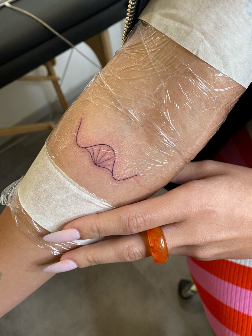 Eurovision: Το τατουάζ που «χτύπησε» η Ανδρομάχη, με αφορμή τη συμμετοχή της στον μουσικό διαγωνισμό