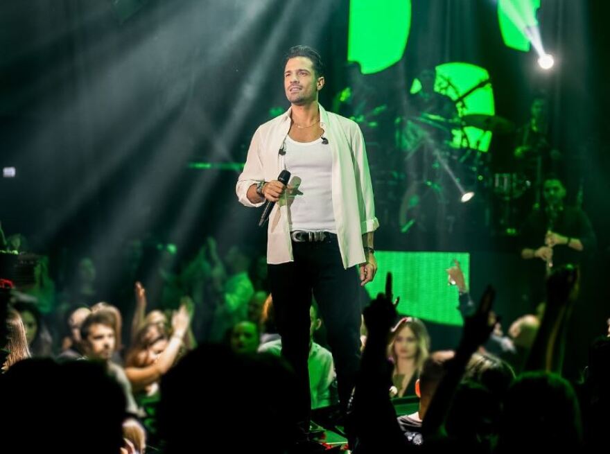 Ο Κωνσταντίνος Αργυρός και η Ελένη Φουρέιρα επιστρέφουν για να «βάλουν φωτιά» στη νυχτερινή Αθήνα