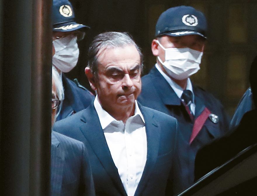 Κάρλος Γκον: Ένας ιδανικός μάνατζερ που έγινε τέλειος δραπέτης και απειλεί την αυτοκρατορία της Nissan