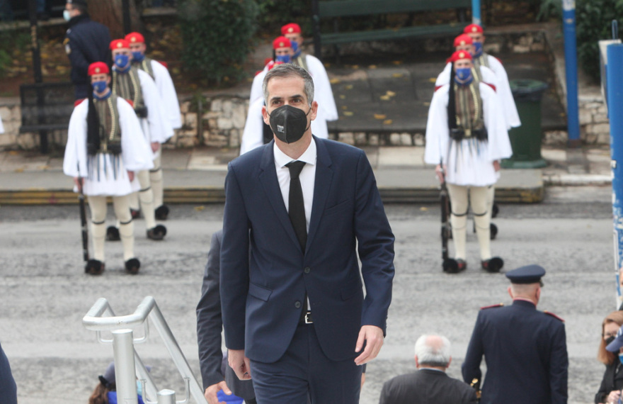 Πάνδημο αντίο στον Κάρολο Παπούλια