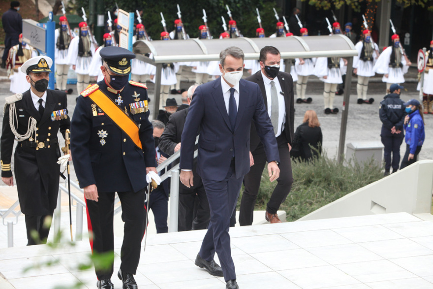 Πάνδημο αντίο στον Κάρολο Παπούλια