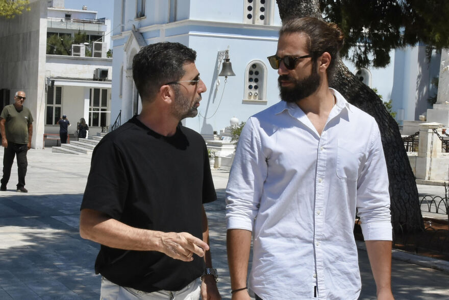 Άντζελα Γκερέκου και Μαρία Βοσκοπούλου στο μνημόσυνο του Τόλη Βοσκόπουλου