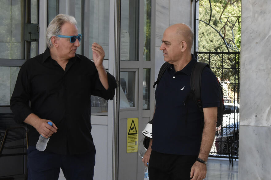 Άντζελα Γκερέκου και Μαρία Βοσκοπούλου στο μνημόσυνο του Τόλη Βοσκόπουλου