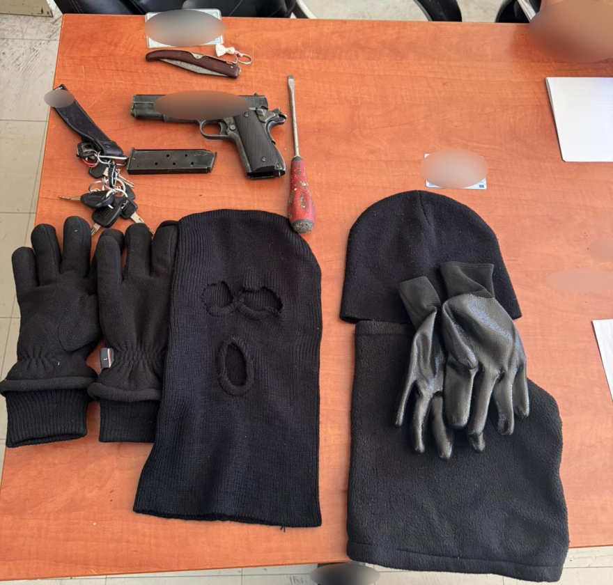 Χειροπέδες σε τρία άτομα για κατοχή πιστολιών σε Άγιο Παντελεήμονα, Αχαρναί και Καμίνια