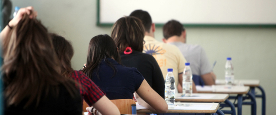 Περισσότεροι από 1.000 συγγραφείς ετοιμάζουν το «πολλαπλό βιβλίο» για το 2025 - Πώς θα εφαρμοστεί στα σχολεία  