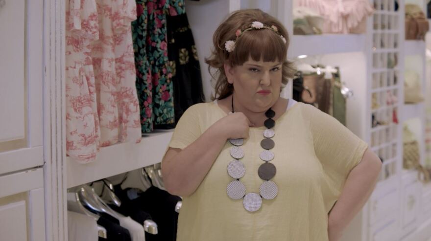 Συμπέθεροι απ' τα Τίρανα: Η Πένη βάζει λόγια στον Άλφρεντ για την κόρη της