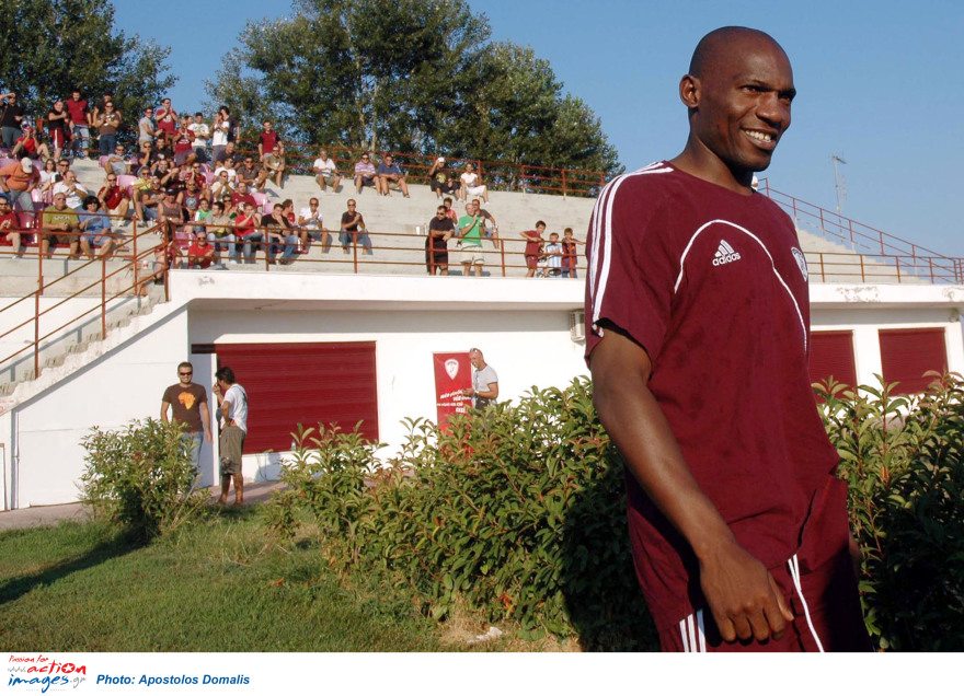 Πρώην παίκτης των Ρεάλ, Τσέλσι και Λάρισας ζητά διαζύγιο γιατί τα παιδιά δεν είναι δικά του!