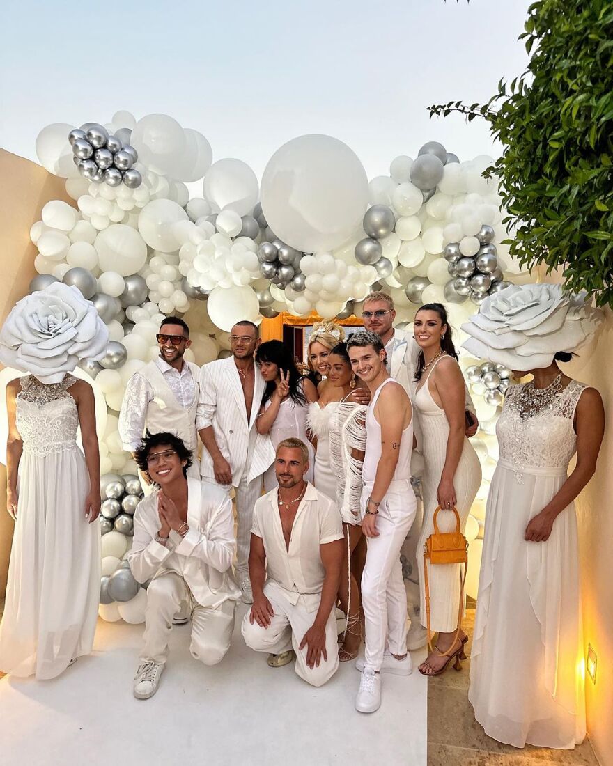 Καλομοίρα: Οι φωτογραφίες και τα βίντεο από το πάρτι του συζύγου της, Γιώργου Μπούσαλη