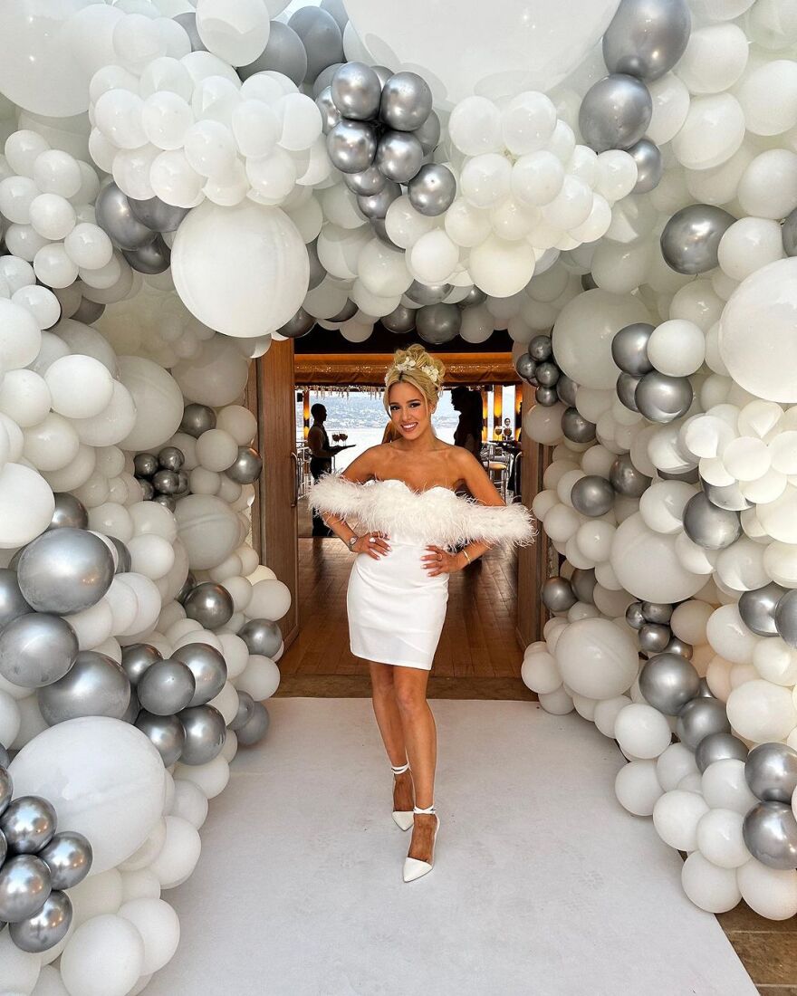 Καλομοίρα: Οι φωτογραφίες και τα βίντεο από το πάρτι του συζύγου της, Γιώργου Μπούσαλη