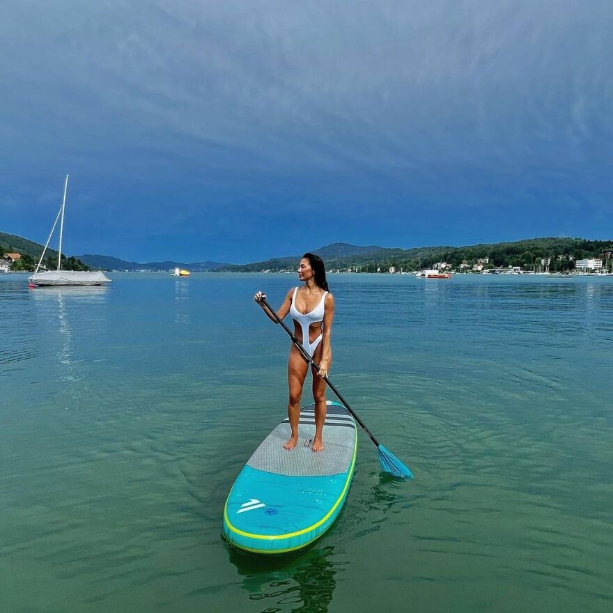 Νικόλ Σέρζινγκερ: Η φωτογραφία της από λίμνη στην Αυστρία 