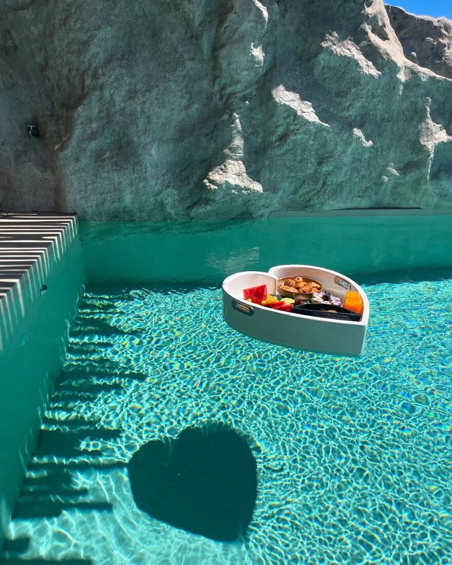 Άρης Σοϊλέδης: Νέες φωτογραφίες με τη σύντροφό του από τις διακοπές τους στη Μύκονο