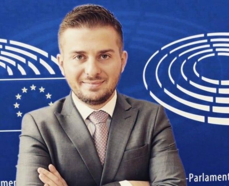 Μόλις 30 χρονών και Κοσοβάρος ο νέος υπουργός Εξωτερικών της Αλβανίας 