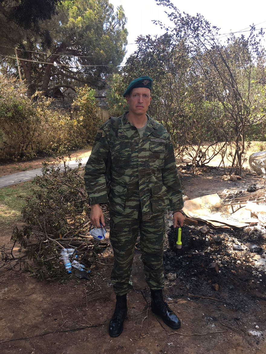 Έφεδρος καταδρομέας έσωσε τους γονείς του και άλλα επτά άτομα στο Μάτι