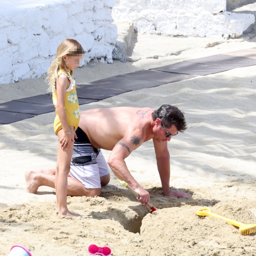 Love is Blind: Οι παρουσιαστές του ριάλιτι, Νικ και Βανέσα Λάτσεϊ, κάνουν διακοπές στην Ελλάδα