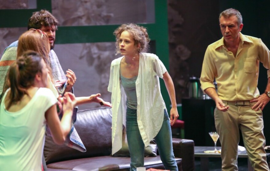 «Στέλλα, κοιμήσου»: Γιατί είναι συνέχεια sold out αυτή η παράσταση;