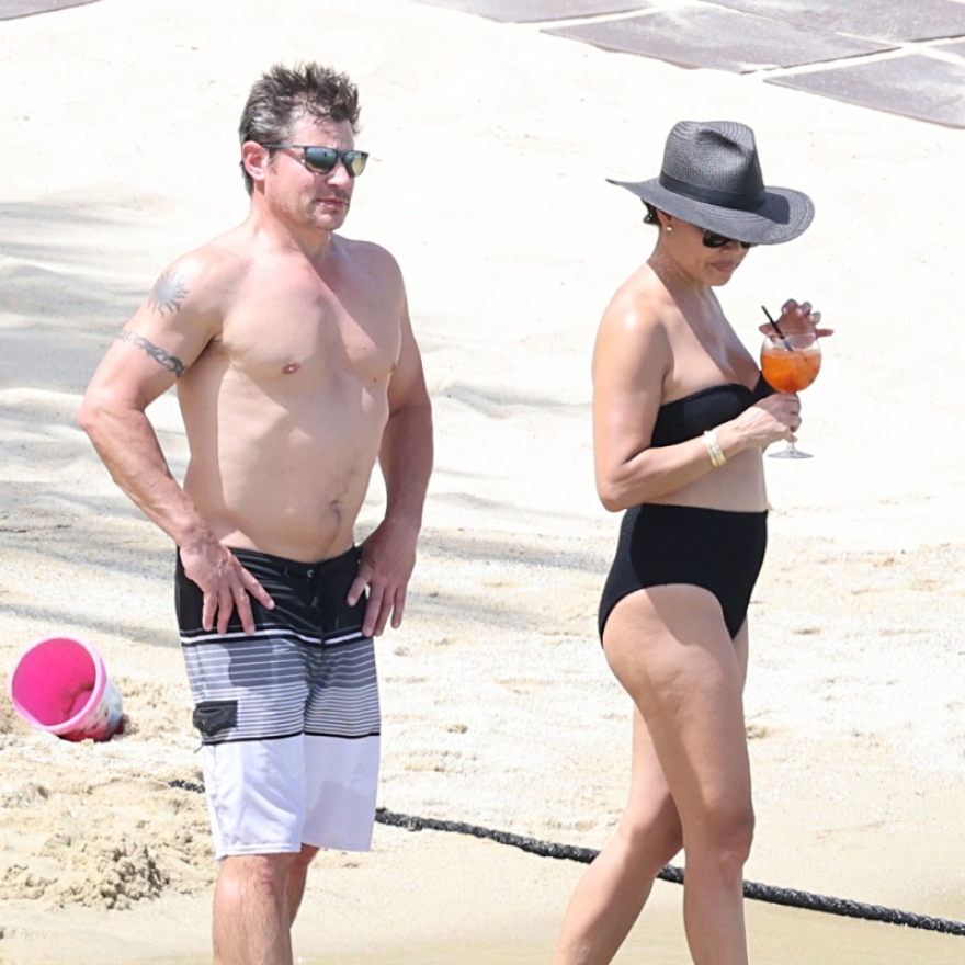 Love is Blind: Οι παρουσιαστές του ριάλιτι, Νικ και Βανέσα Λάτσεϊ, κάνουν διακοπές στην Ελλάδα