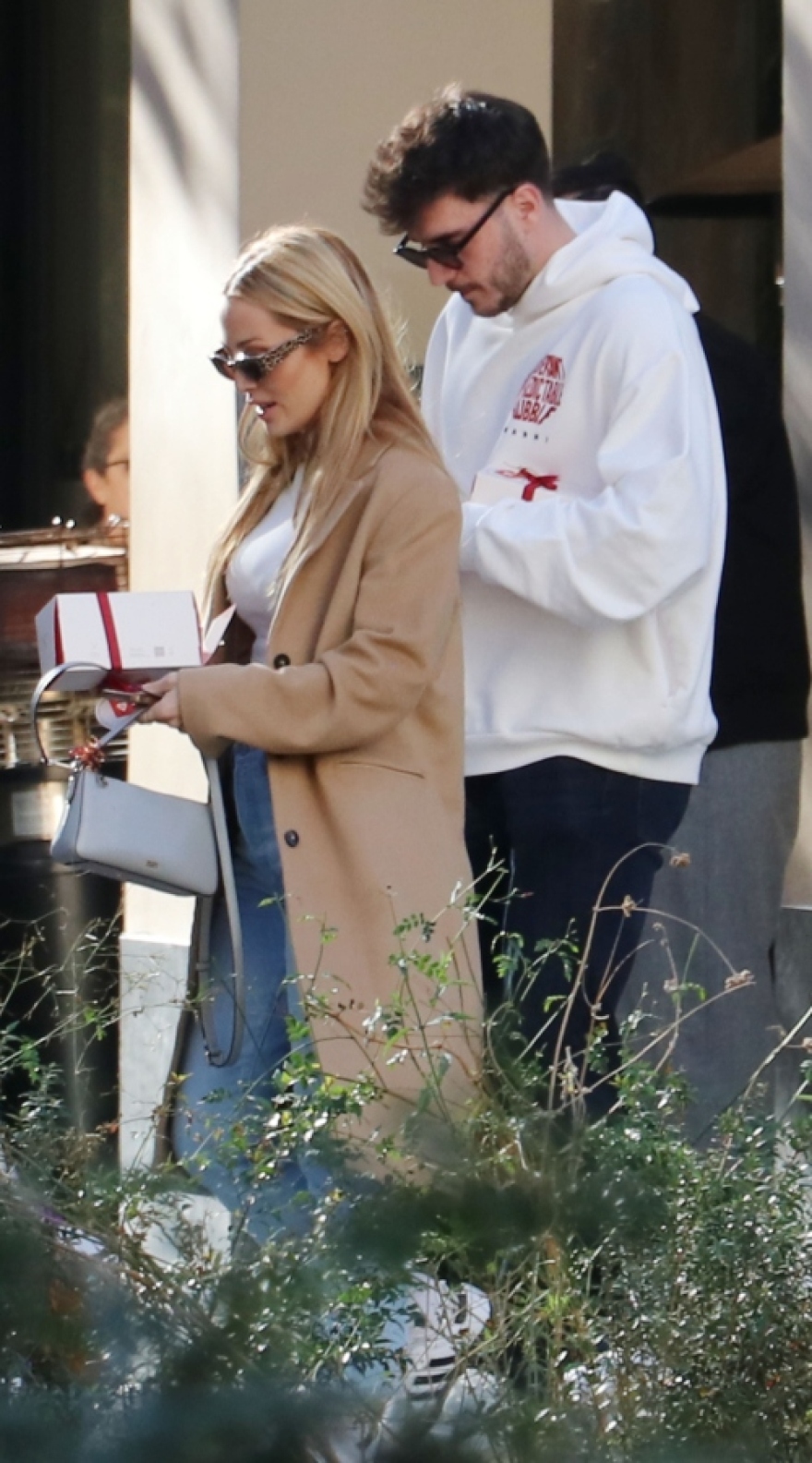 Φώτης Ιωαννίδης και Ελένη Βουλγαράκη: Κάνουν βόλτα στο κέντρο της Αθήνας - Δείτε φωτογραφίες