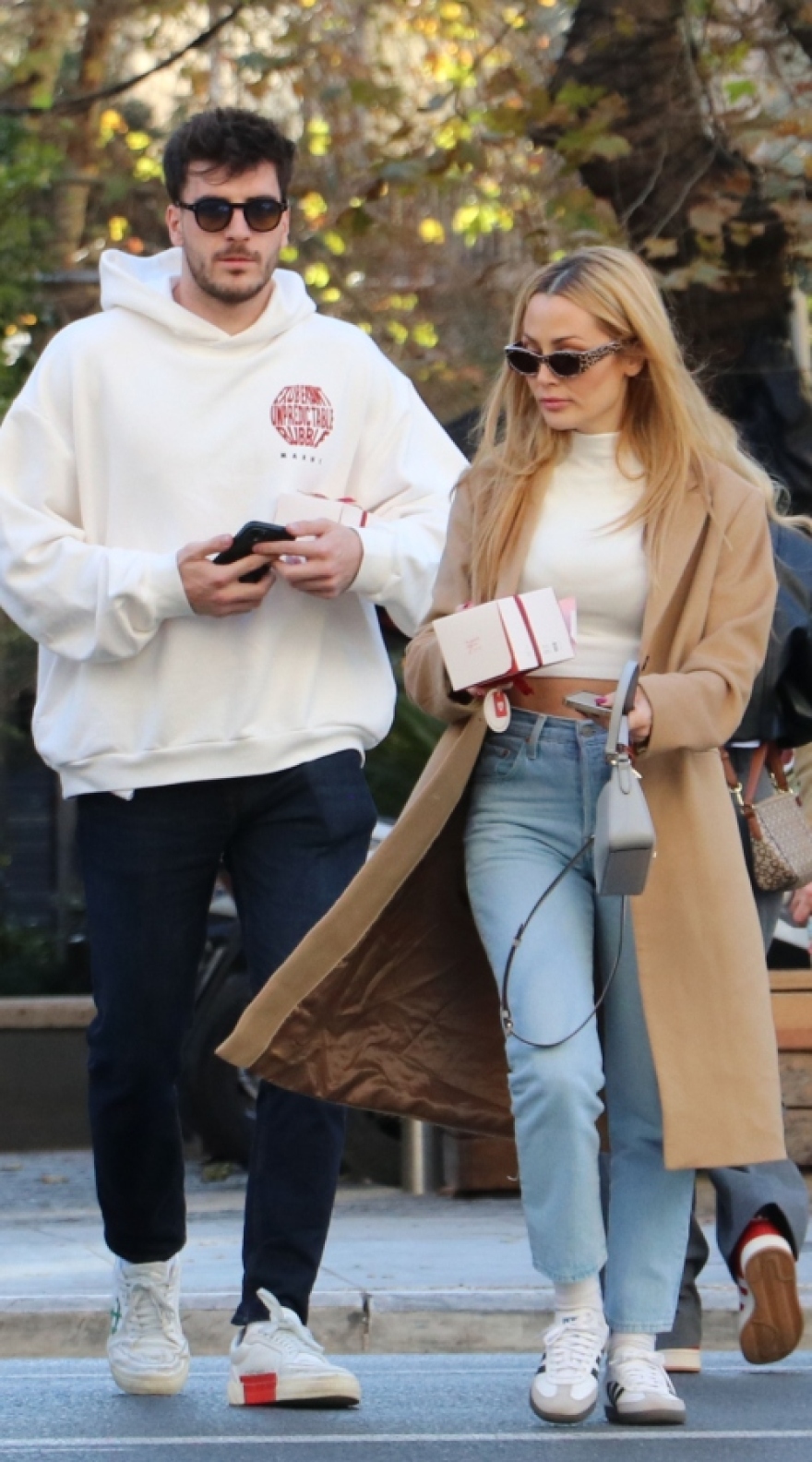 Φώτης Ιωαννίδης και Ελένη Βουλγαράκη: Κάνουν βόλτα στο κέντρο της Αθήνας - Δείτε φωτογραφίες