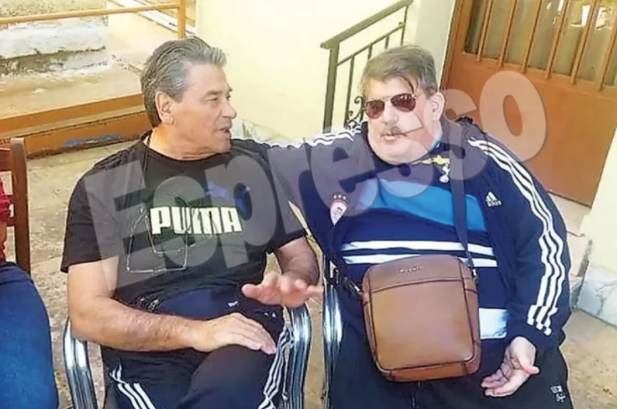 Πάνος Μιχαλόπουλος: Οι σπάνιες φωτογραφίες στην αυλή του πατρικού του στη Μεσσηνία