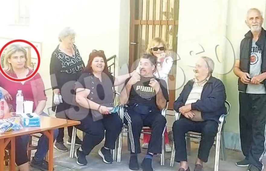 Πάνος Μιχαλόπουλος: Οι σπάνιες φωτογραφίες στην αυλή του πατρικού του στη Μεσσηνία