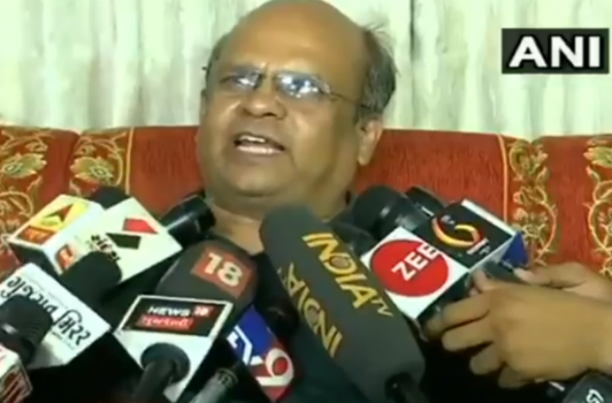 Ινδός στο αφεντικό του: Δεν μπορώ να έρθω στη δουλειά, είμαι Θεός!