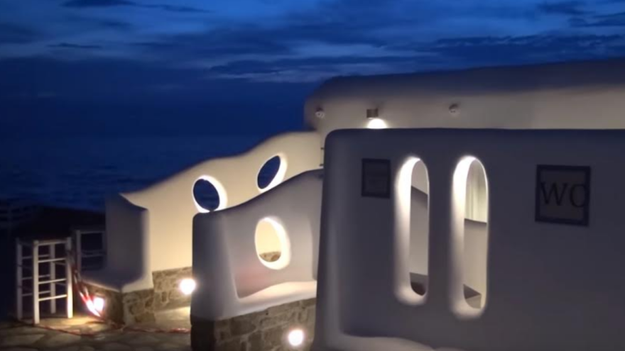 Μύκονος: Με εισιτήριο ένα ευρώ η χρήση τουαλέτας