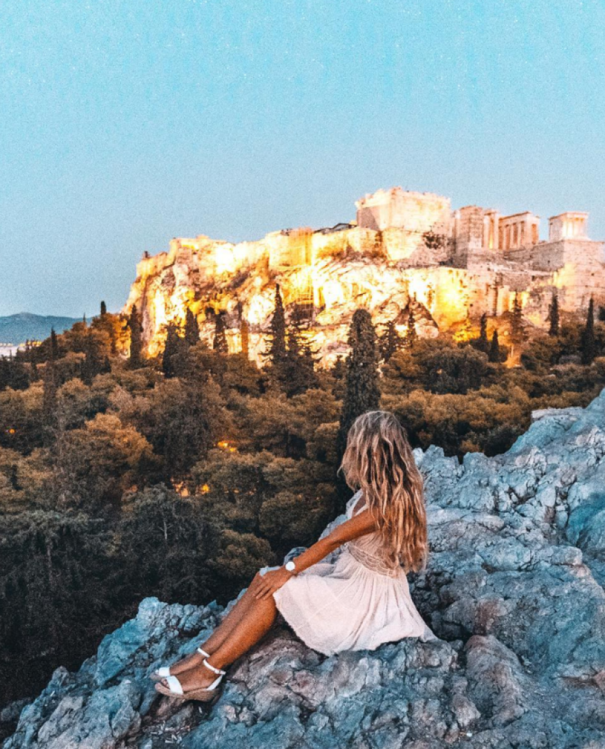 Οι πιο διάσημοι travel bloggers λατρεύουν Μύκονο και Σαντορίνη