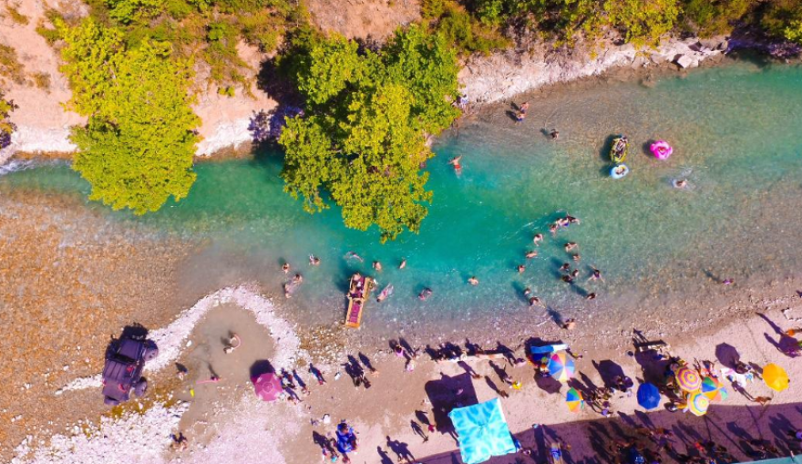 River Parties 2018 στις γαλάζιες παραλίες της Κοιλάδας του Αχελώου: Φουσκωτά, μουσική και χορός 