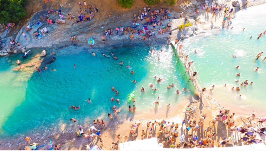 River Parties 2018 στις γαλάζιες παραλίες της Κοιλάδας του Αχελώου: Φουσκωτά, μουσική και χορός 