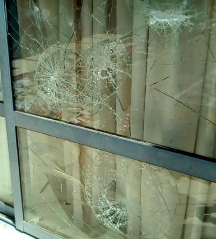 Κρήτη: Τα έκαναν «γυαλιά - καρφιά» σε σχολείο στο Ηράκλειο 