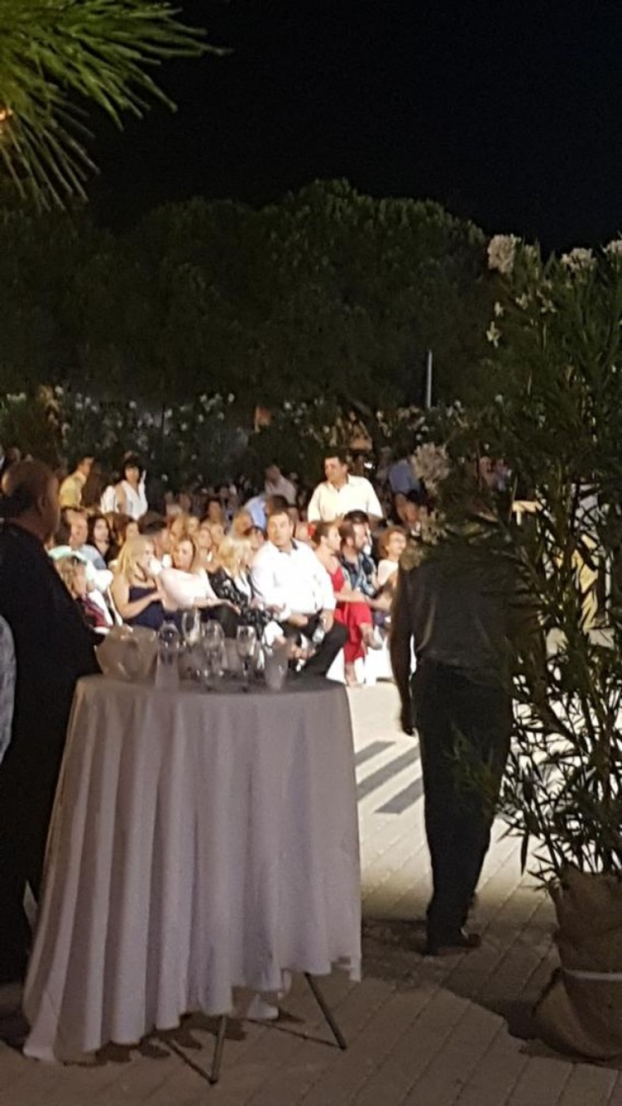 Γάμος αλά... Μουντιάλ με  γιγαντοοθόνες για τον δήμαρχο Γλυφάδας