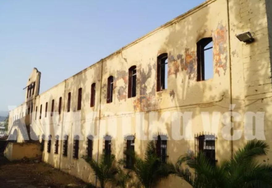 Φωτογραφίες από το Πολεμικό Μουσείο Χανίων: Στάχτη ένα από τα ιστορικότερα κτήρια 