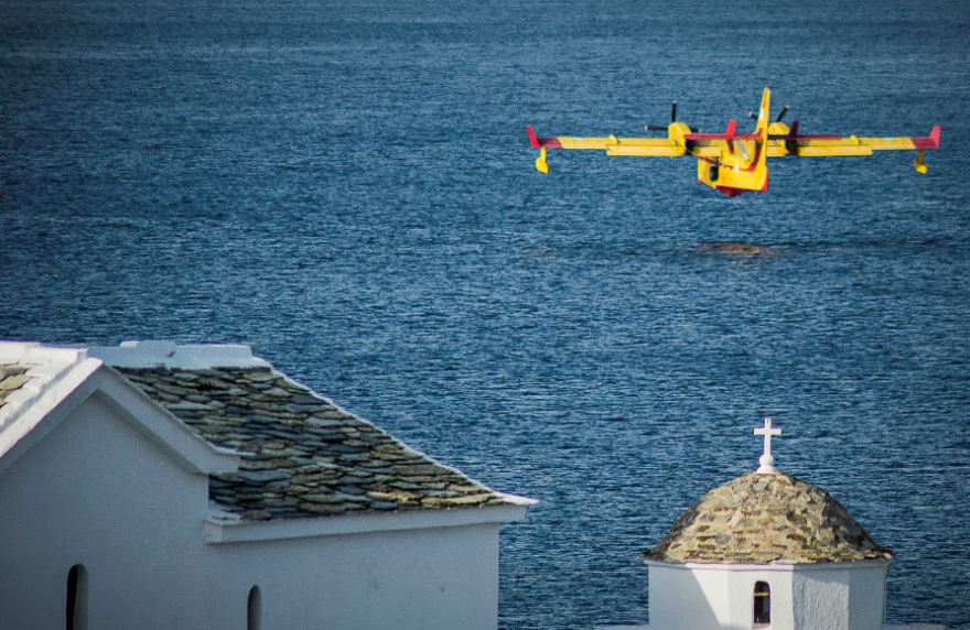 Σκόπελος: Υπό έλεγχο η μεγάλη φωτιά μετά από ολονύχτια μάχη