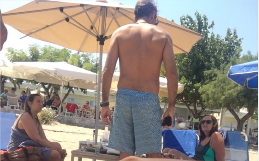 Σε παραλία στα Χανιά ο Κυριάκος Μητσοτάκης 
